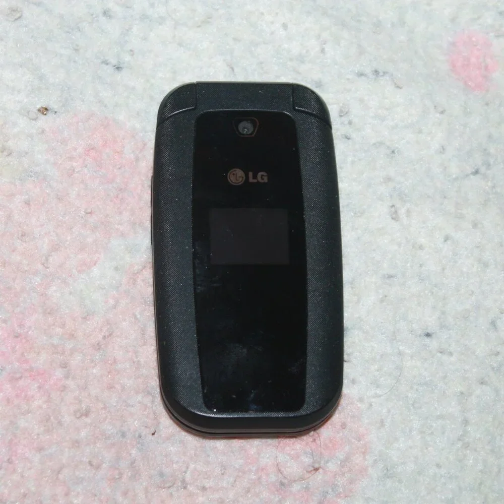 LG 440G TracFone Flip Phone Black